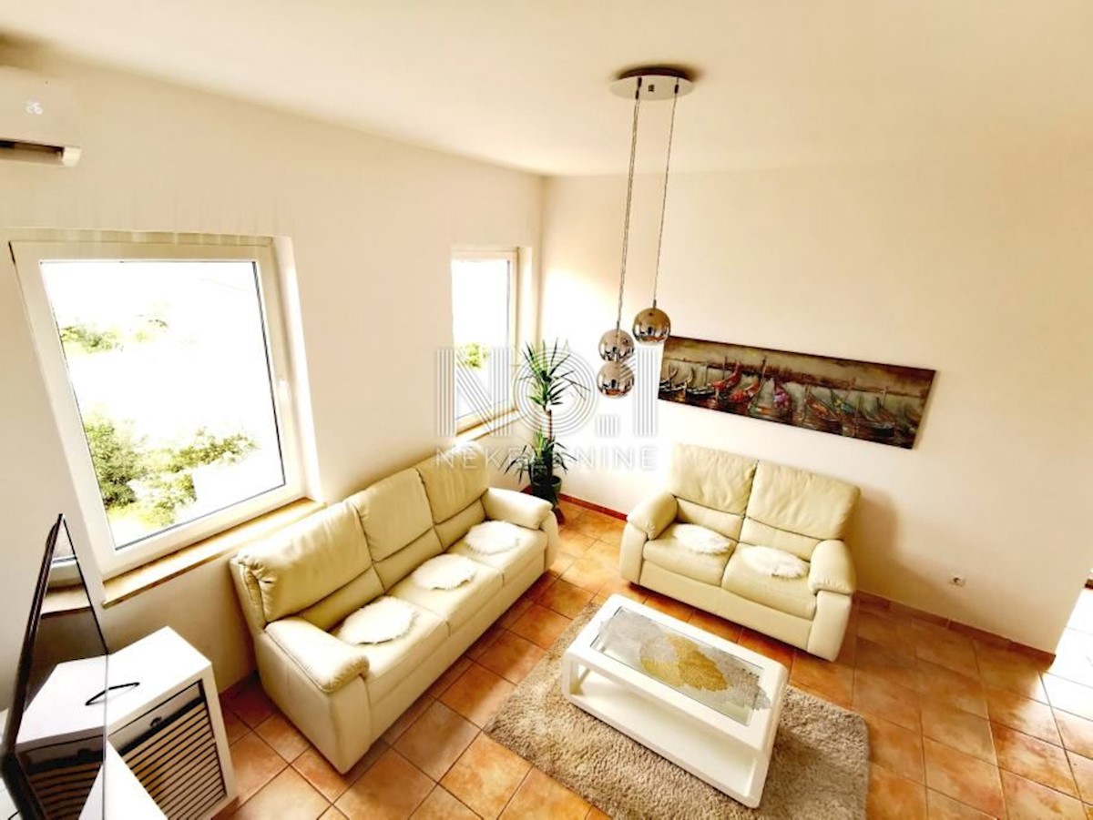 Njivice - Dva apartmaja na odlični lokaciji