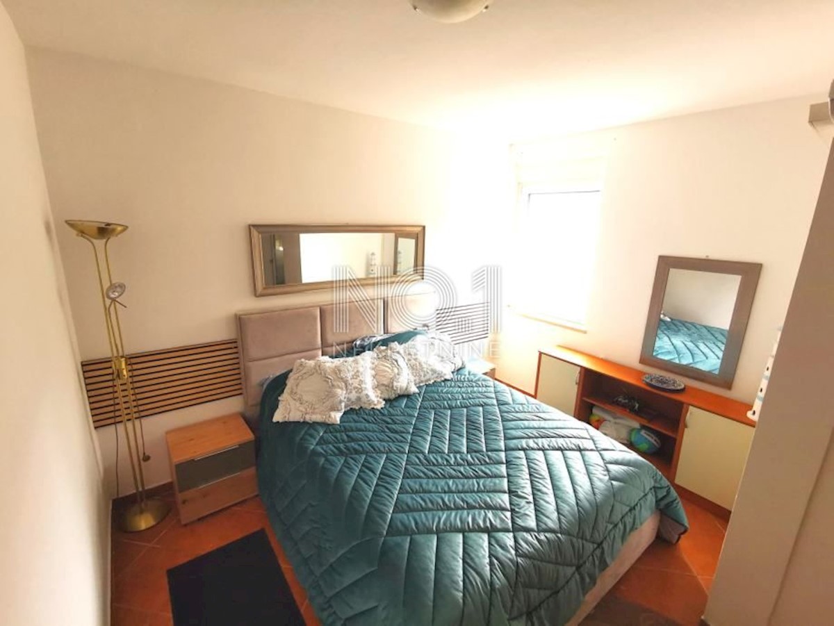 Njivice - Dva apartmaja na odlični lokaciji