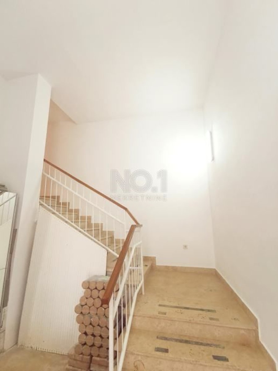 Njivice - Dva apartmaja na odlični lokaciji