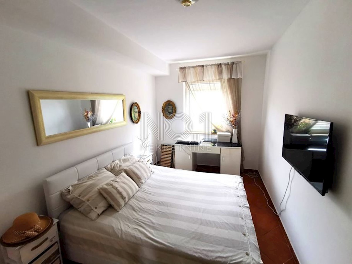 Njivice - Dva apartmaja na odlični lokaciji