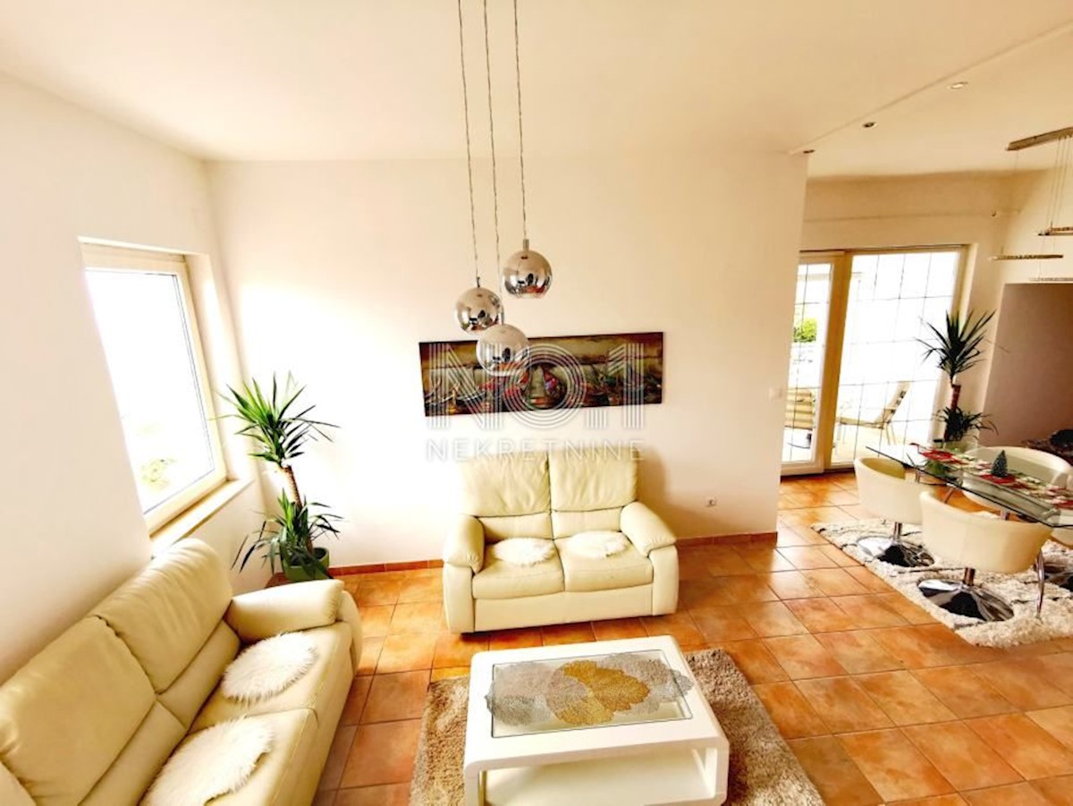 Njivice - Dva apartmaja na odlični lokaciji