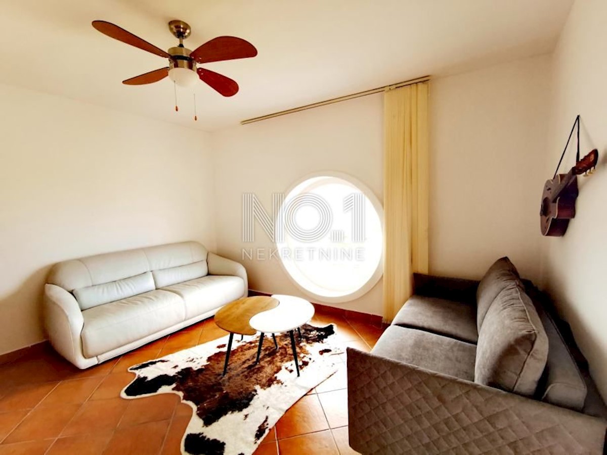 Njivice - Dva apartmaja na odlični lokaciji