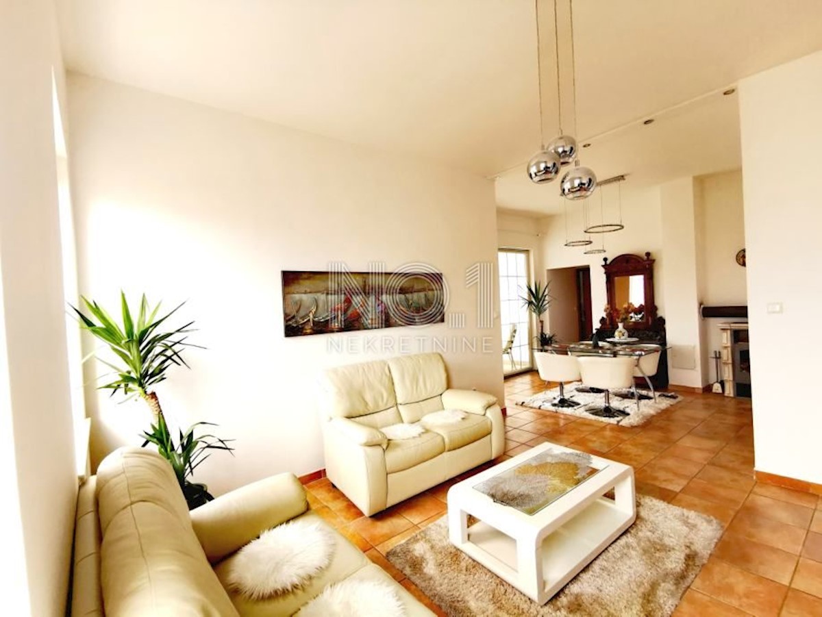 Njivice - Dva apartmaja na odlični lokaciji