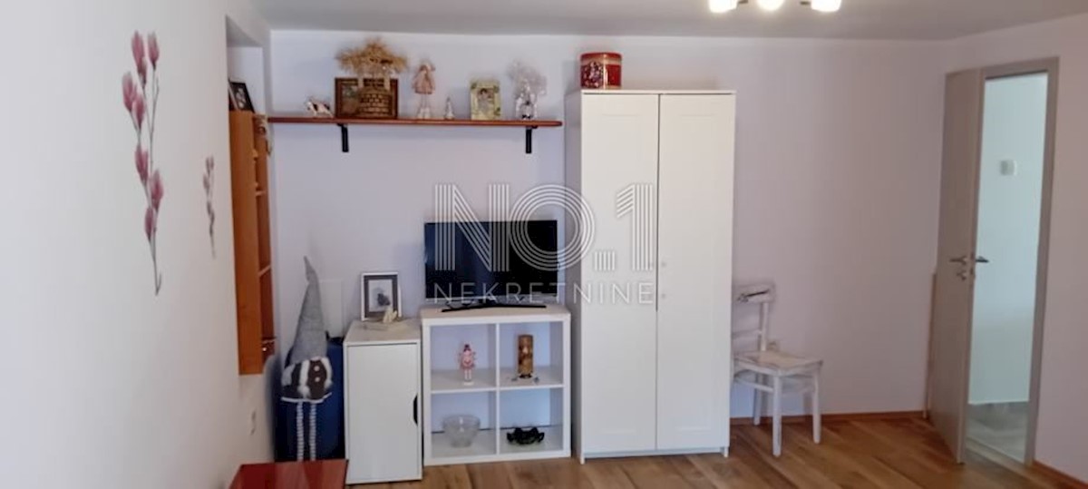 Permani - družinska hiša in gradbišče