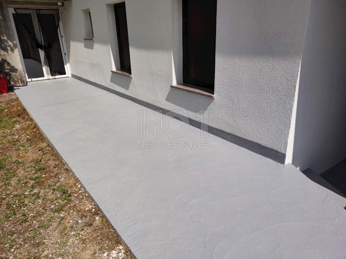 Permani - družinska hiša in gradbišče