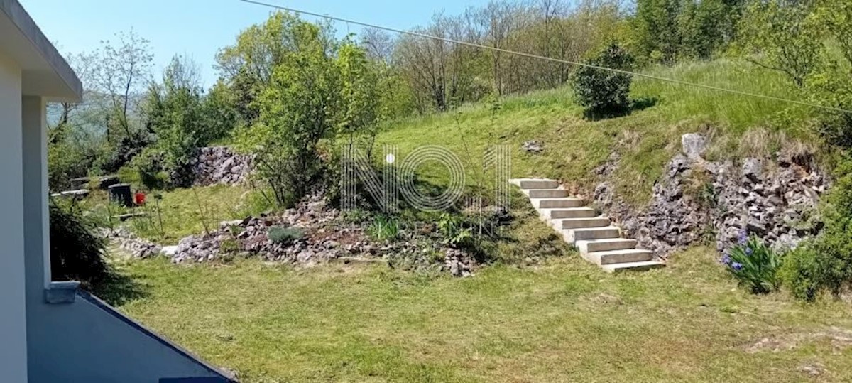 Permani - družinska hiša in gradbišče