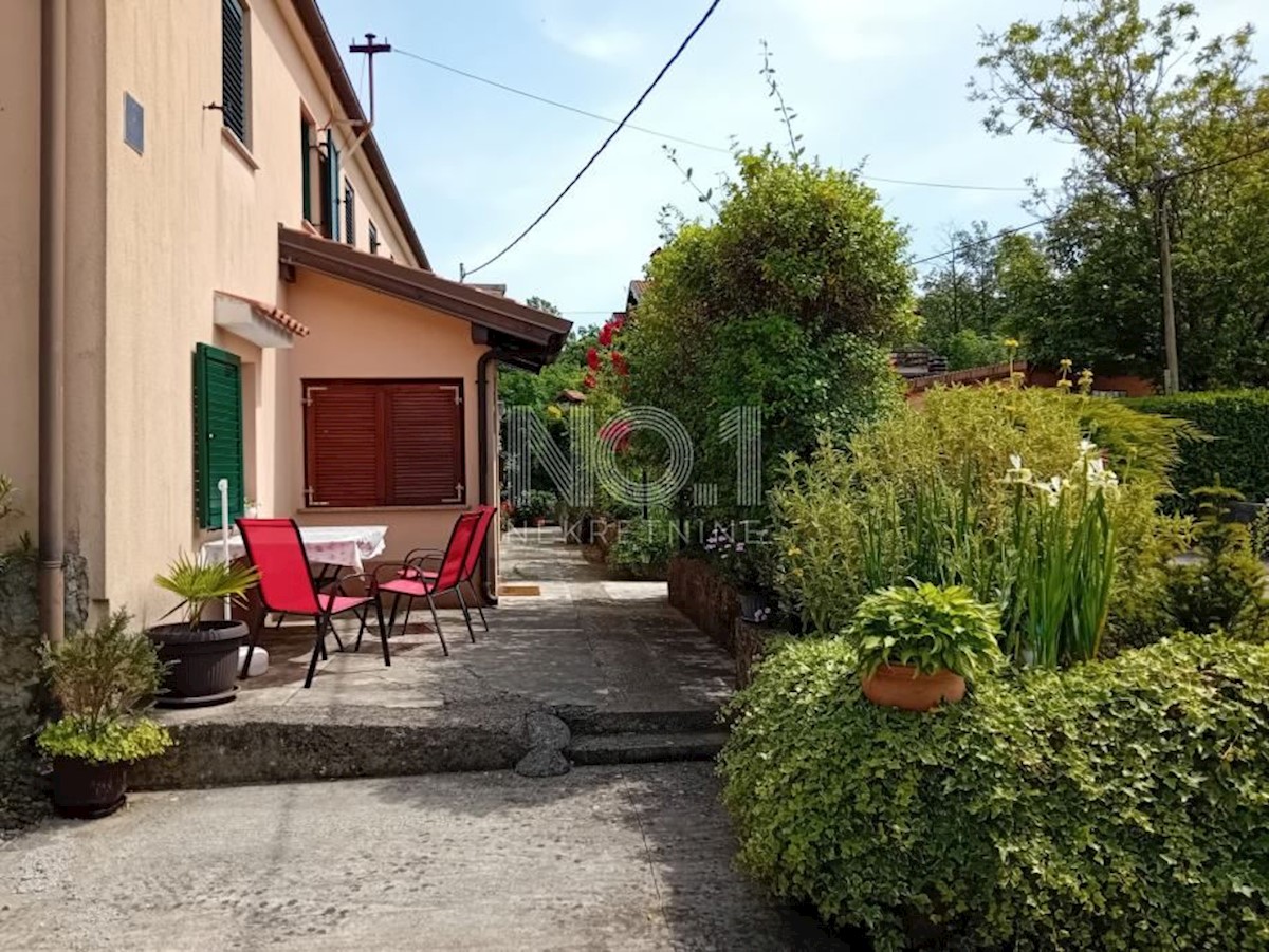 Permani - družinska hiša in gradbišče