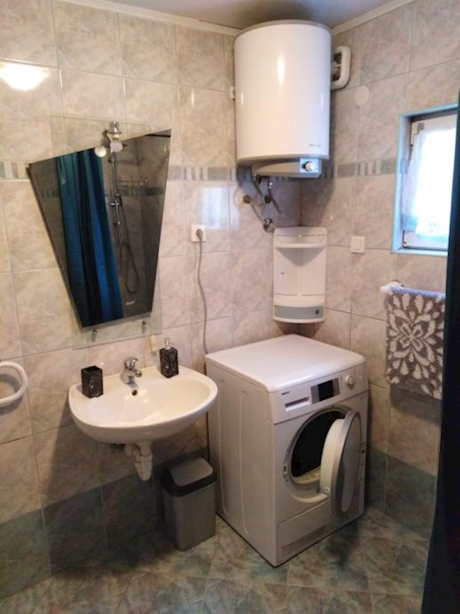 Permani - družinska hiša in gradbišče
