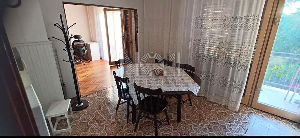 Pazin - družinska hiša z 2 apartmajema in prostornim vrtom