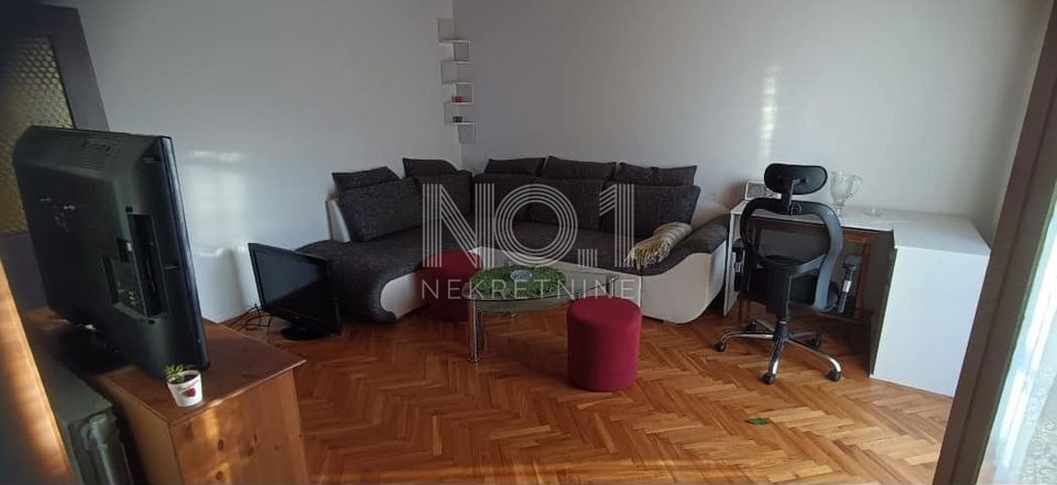 Pazin - družinska hiša z 2 apartmajema in prostornim vrtom
