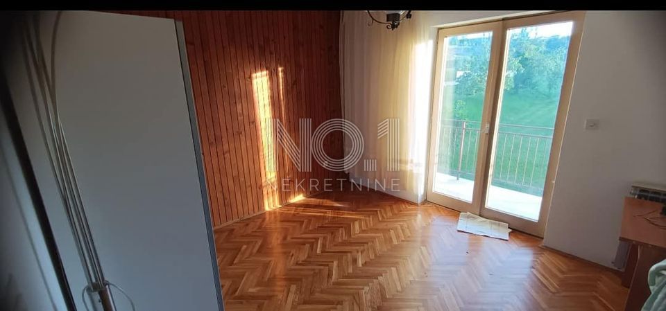Pazin - družinska hiša z 2 apartmajema in prostornim vrtom