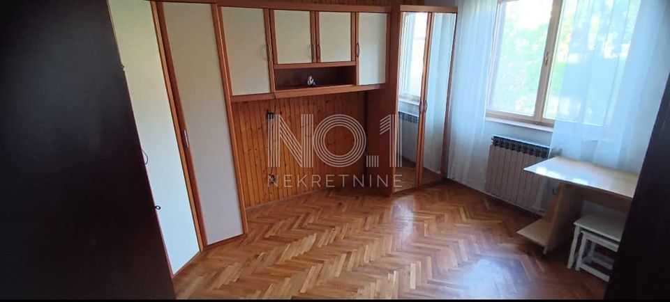 Pazin - družinska hiša z 2 apartmajema in prostornim vrtom