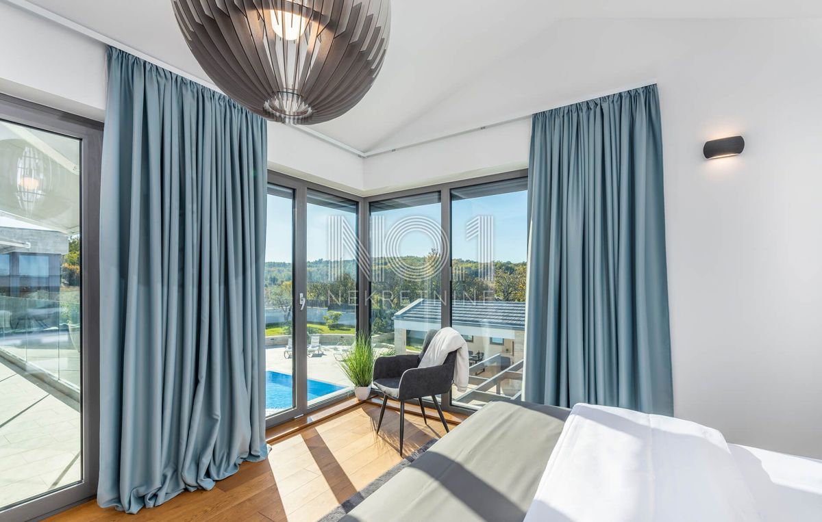 Karojba - luksuzna vila z bazenom, jacuzzijem in savno