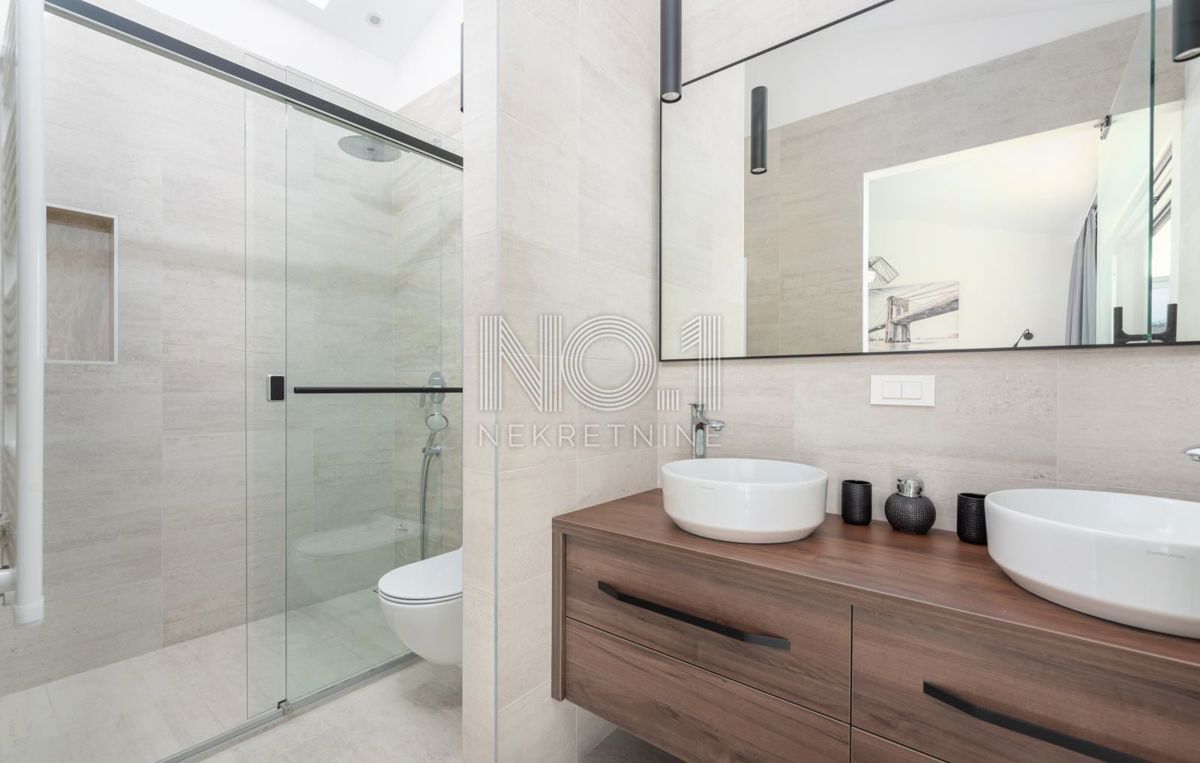 Karojba - luksuzna vila z bazenom, jacuzzijem in savno