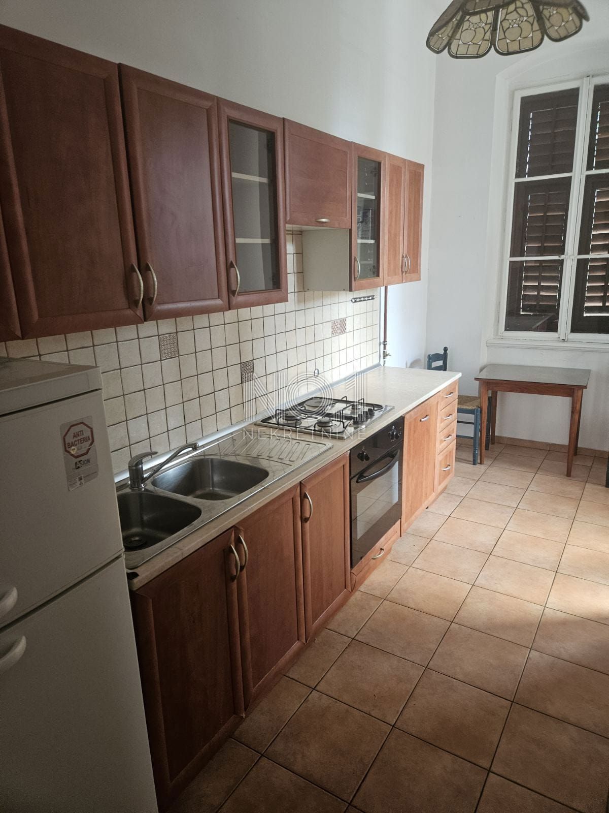 Pećine - vrhunski stan z razgledom na morje