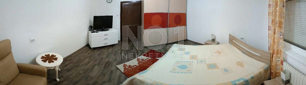 Karlovac - prodaja hiše s 3 stanovanji in čudovitim vrtom