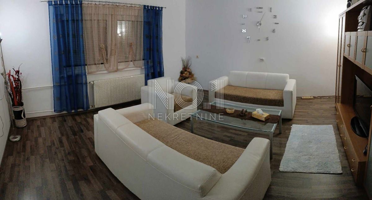 Karlovac - prodaja hiše s 3 stanovanji in čudovitim vrtom