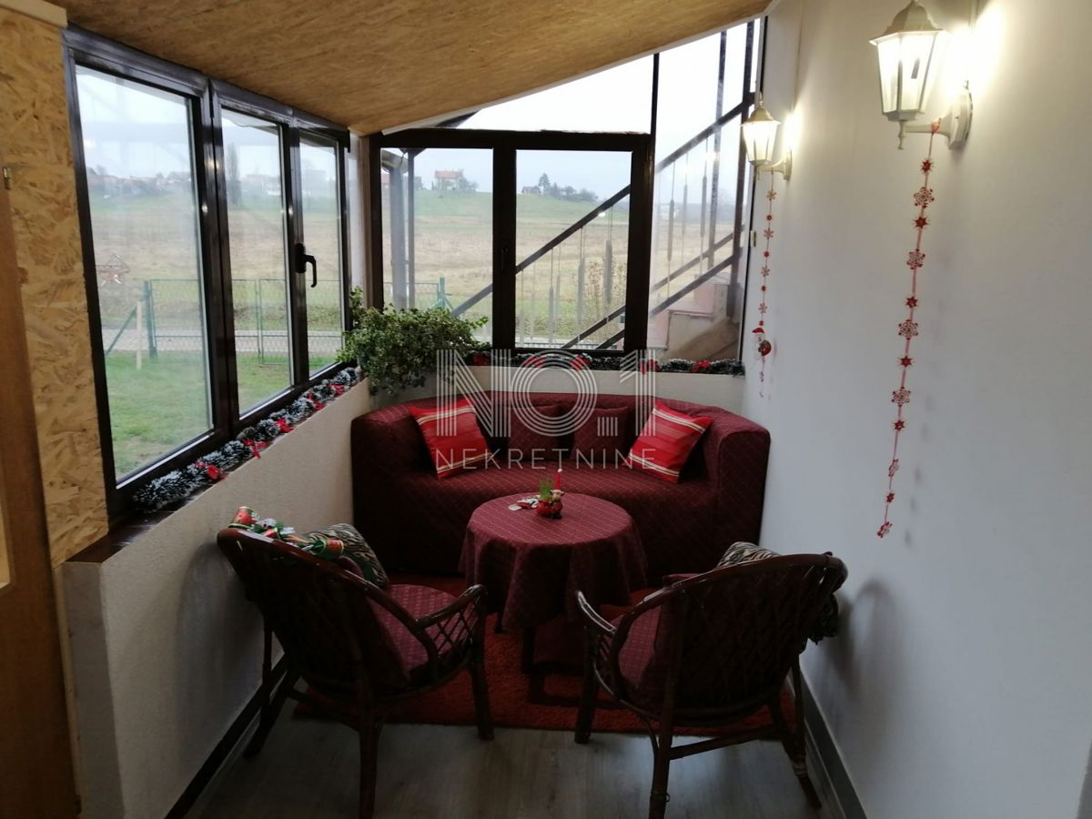 Karlovac - prodaja hiše s 3 stanovanji in čudovitim vrtom