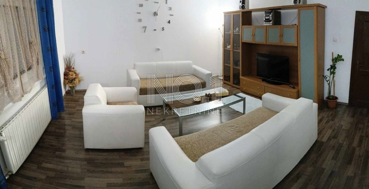 Karlovac - prodaja hiše s 3 stanovanji in čudovitim vrtom