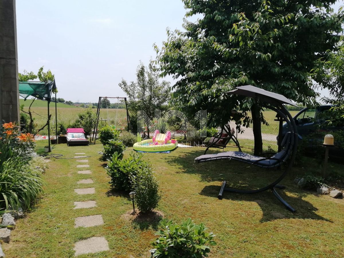 Karlovac - prodaja hiše s 3 stanovanji in čudovitim vrtom