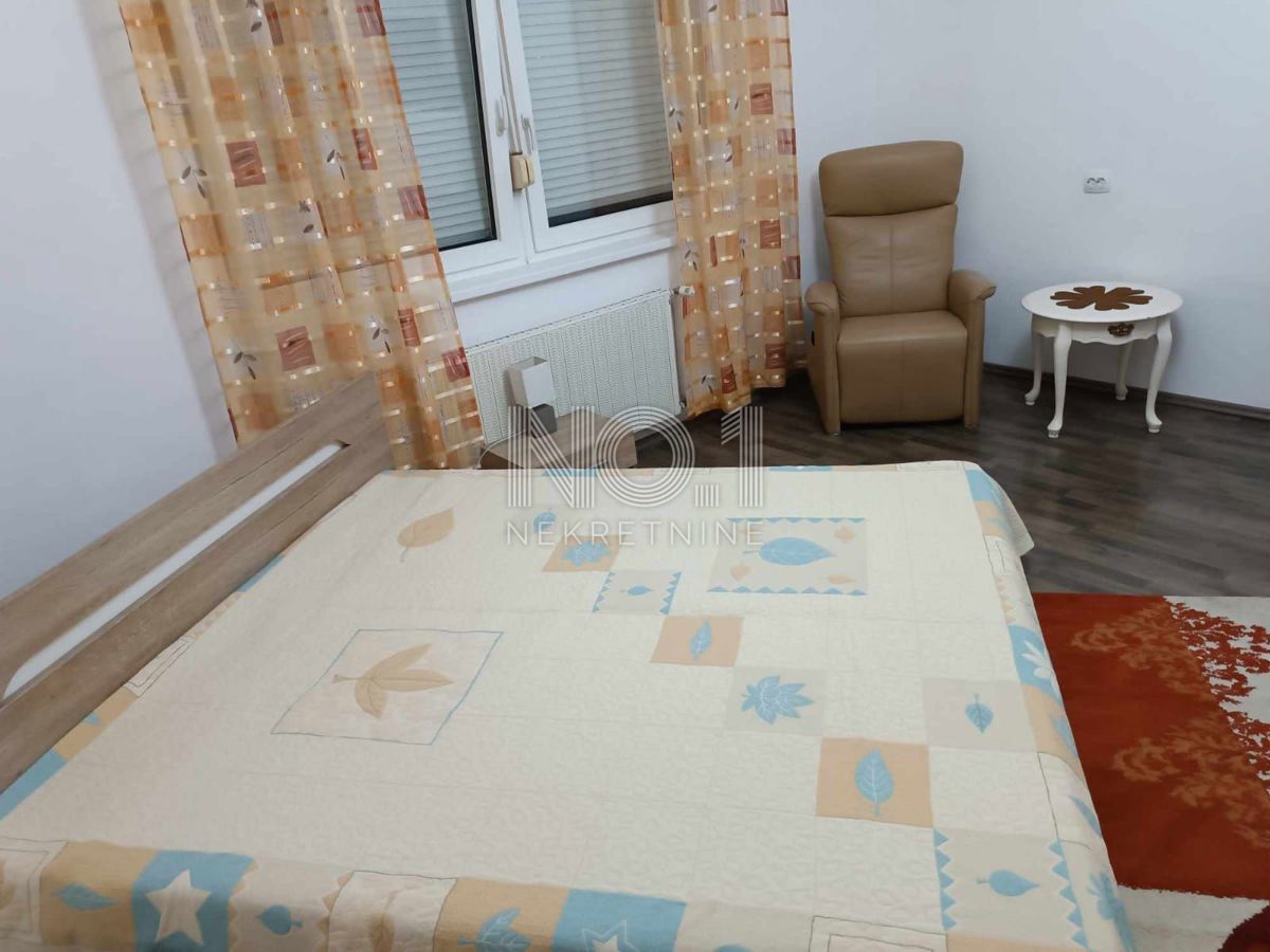 Karlovac - prodaja hiše s 3 stanovanji in čudovitim vrtom
