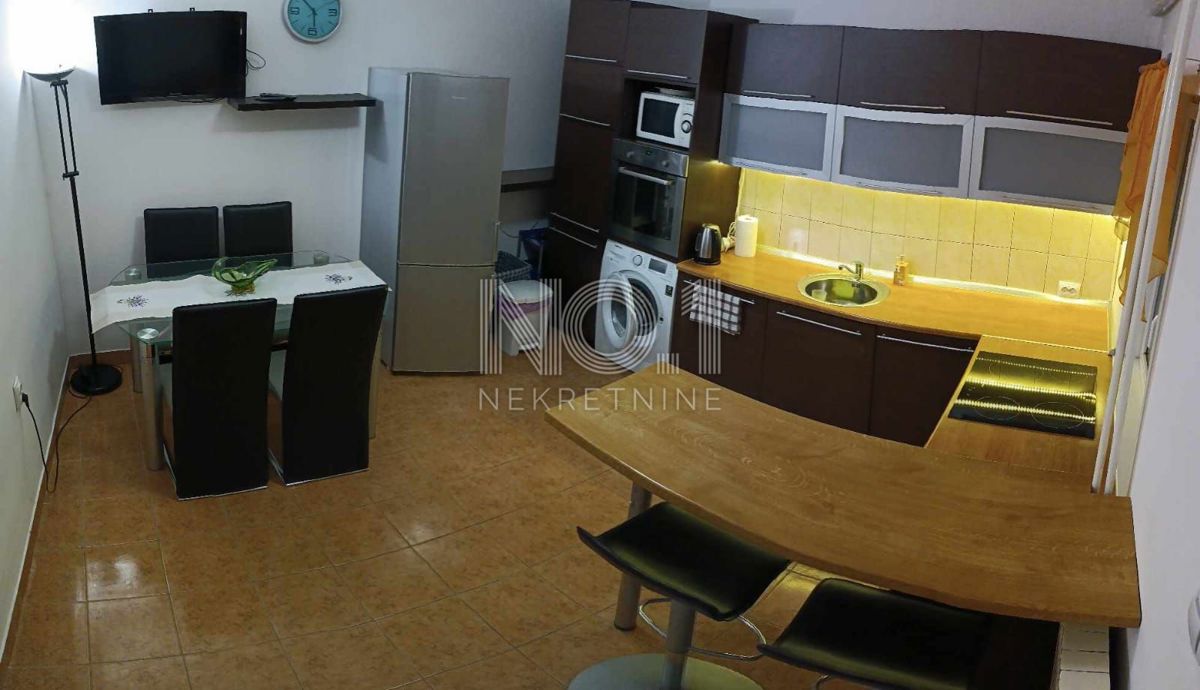 Karlovac - prodaja hiše s 3 stanovanji in čudovitim vrtom