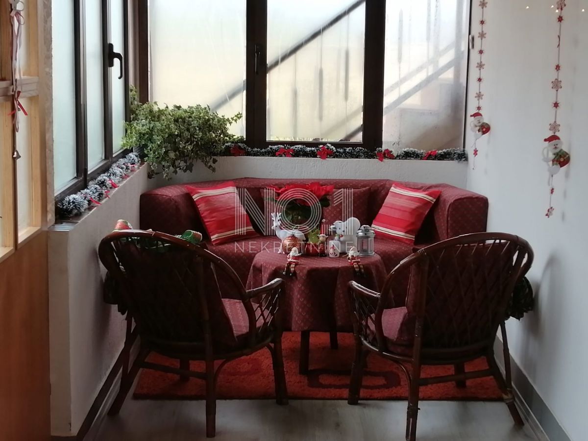Karlovac - prodaja hiše s 3 stanovanji in čudovitim vrtom