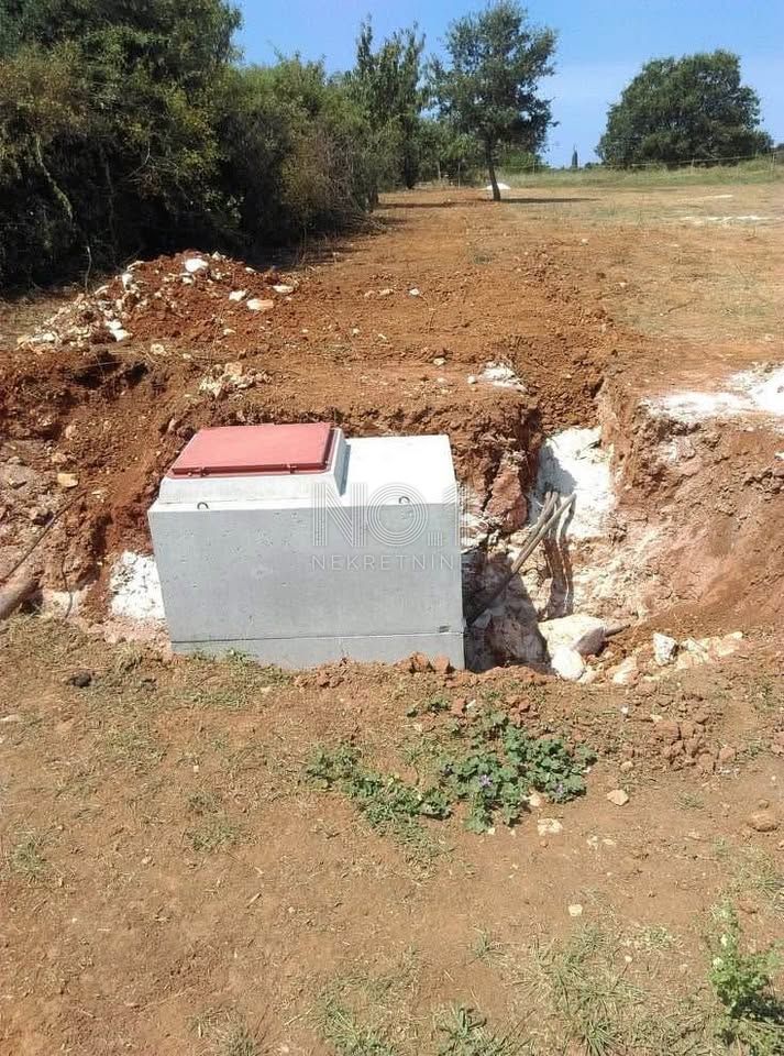 Rovinj - prodaja zemljišča s hišo v roh-bau stanju