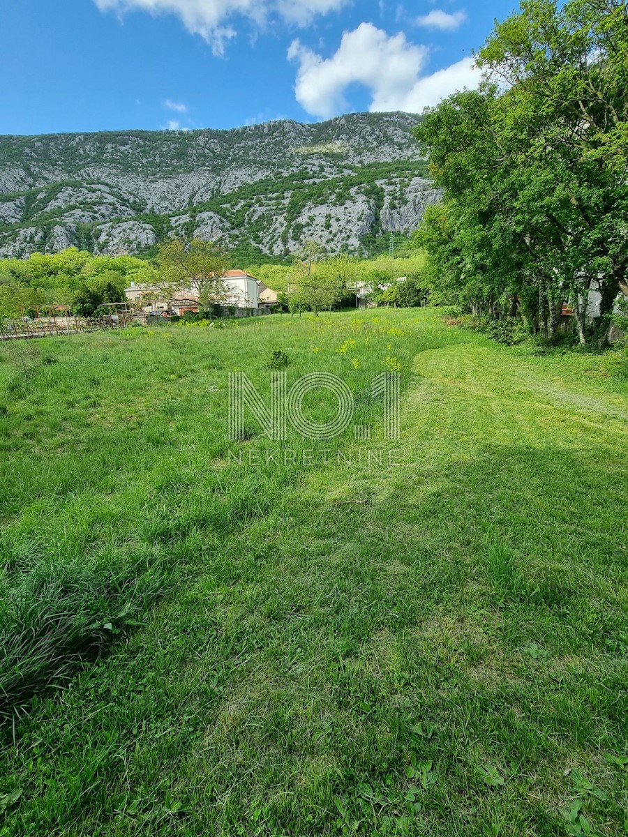 Drivenik - prodaja atraktivnega gradbenega zemljišča!