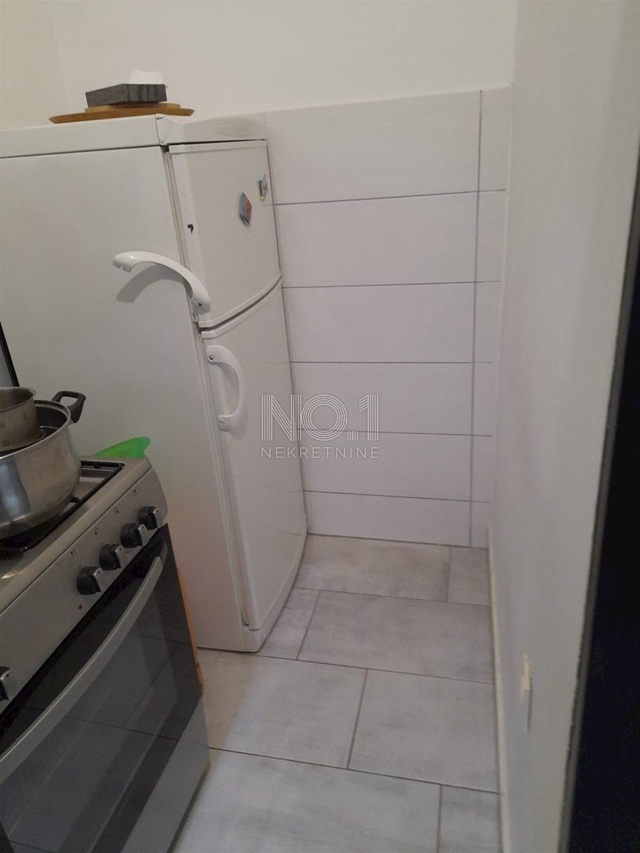 Crikvenica - odlično stanovanje v stari vili na Črnem Molu!