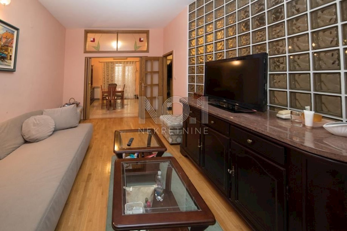 Crikvenica - odličen apartma, 1. red do morja!