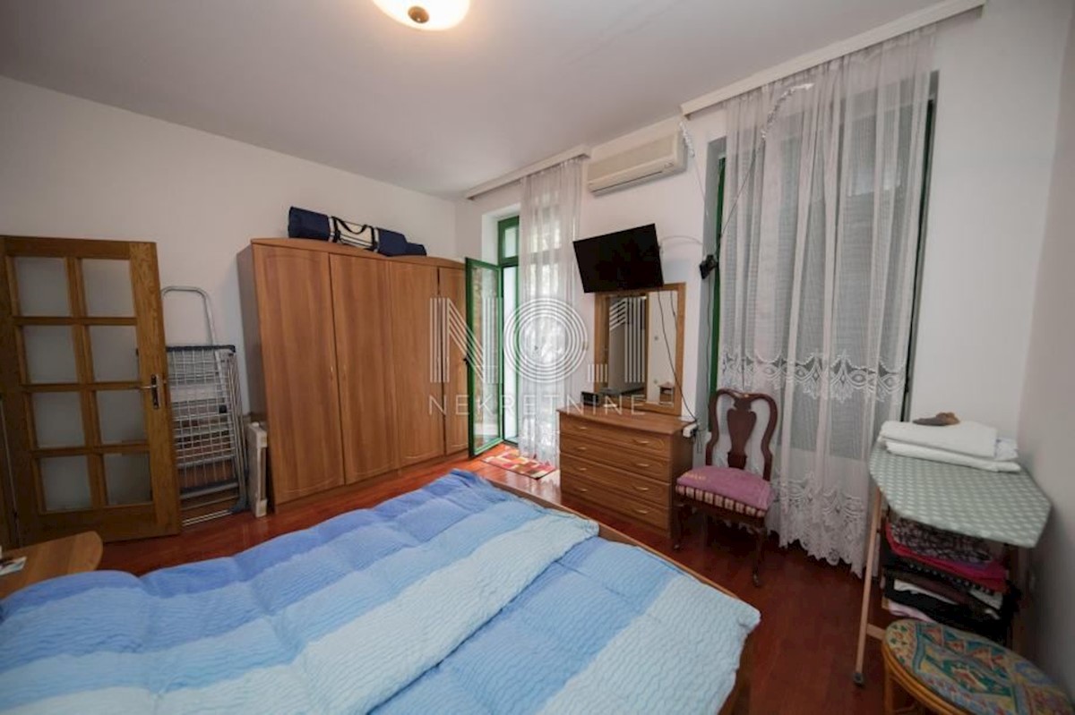 Crikvenica - odličen apartma, 1. red do morja!