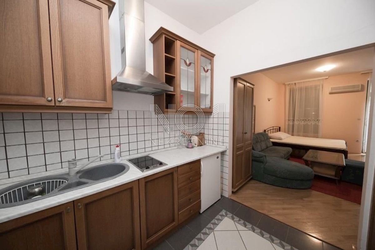 Crikvenica - odličen apartma, 1. red do morja!