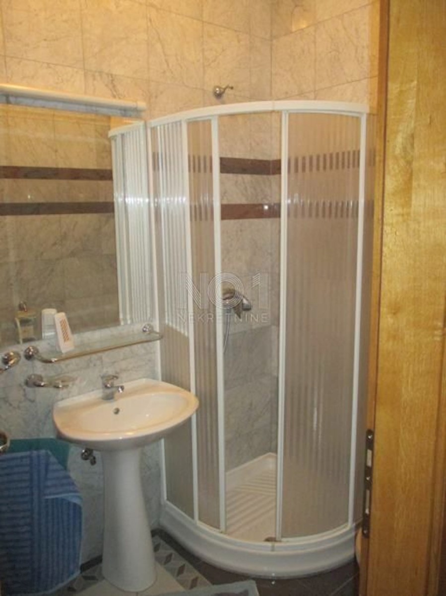 Crikvenica - odličen apartma, 1. red do morja!