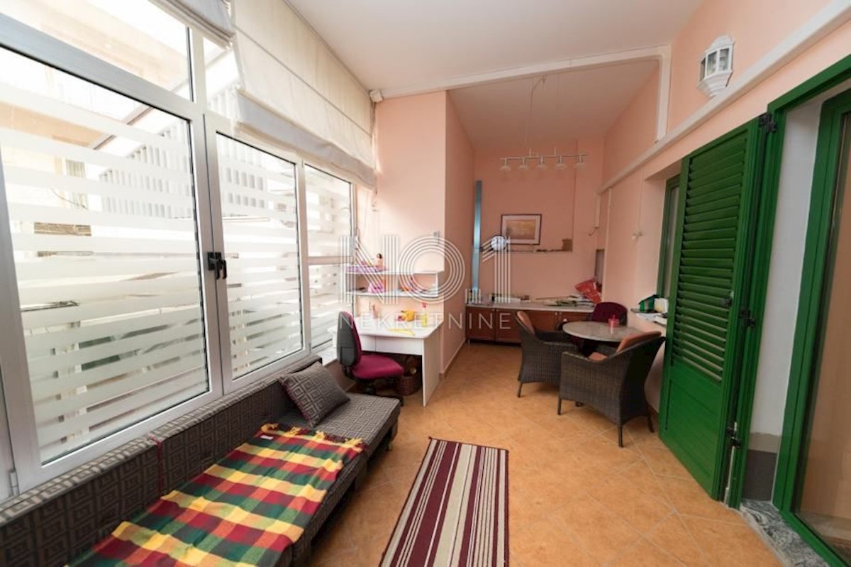 Crikvenica - odličen apartma, 1. red do morja!