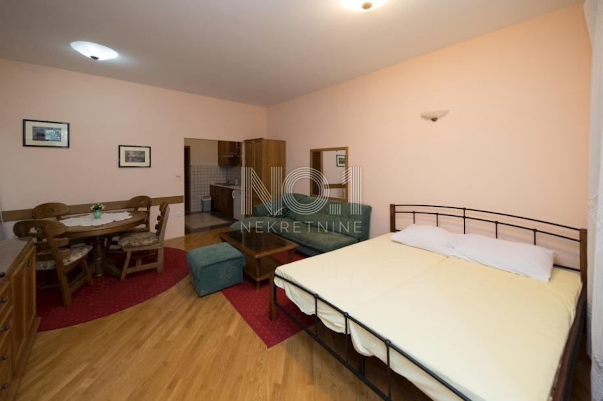 Crikvenica - odličen apartma, 1. red do morja!