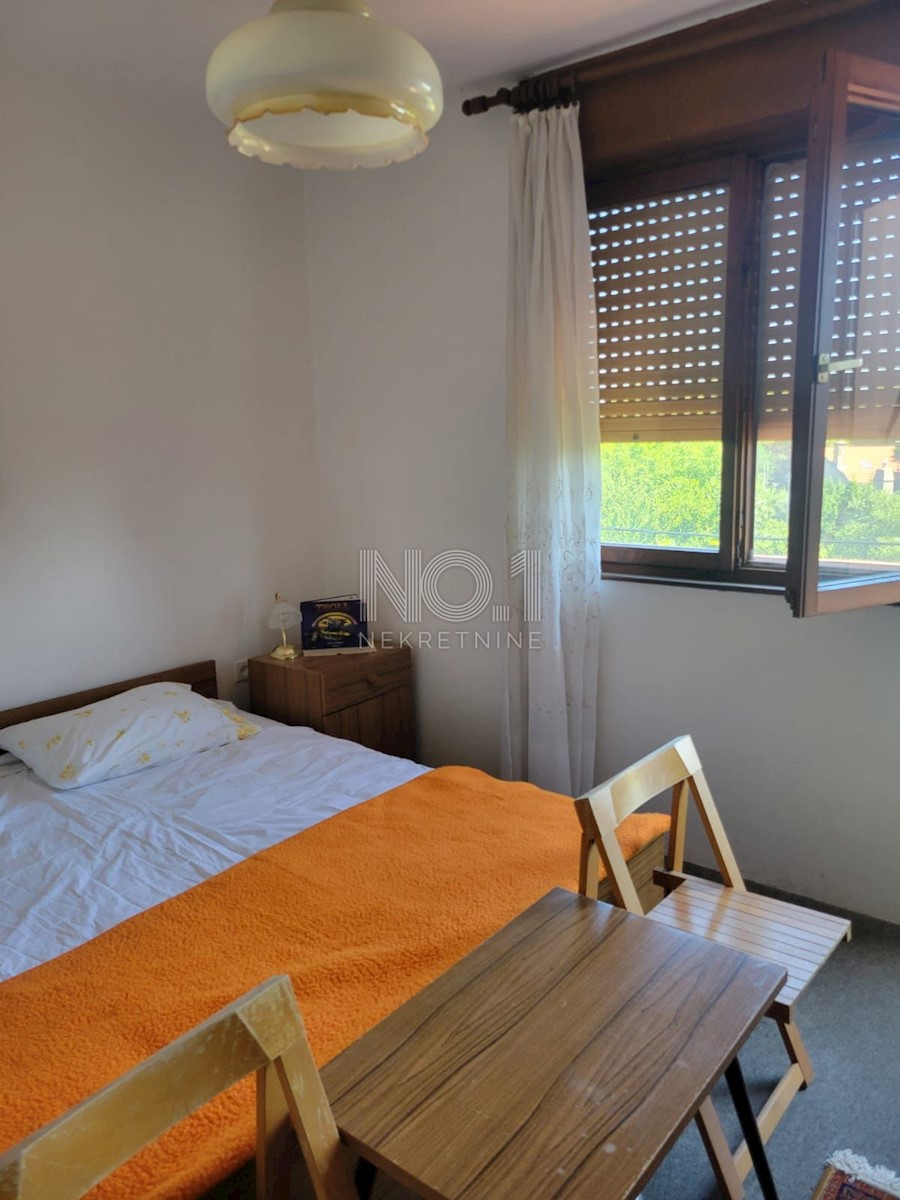 Nerezine - prodamo hišo z 2 apartmajema