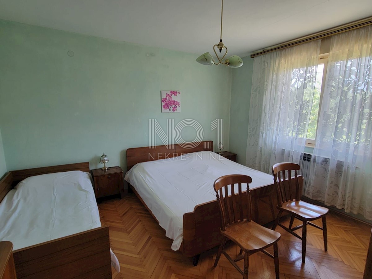 Nerezine - prodamo hišo z 2 apartmajema