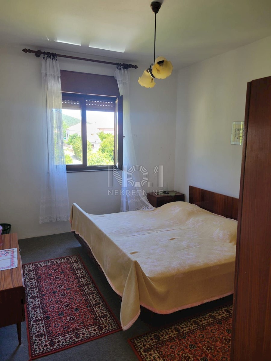 Nerezine - prodamo hišo z 2 apartmajema