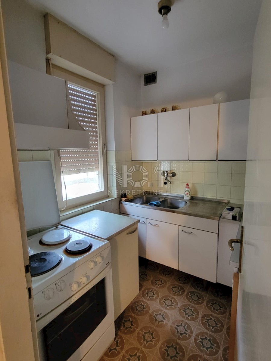 Nerezine - prodamo hišo z 2 apartmajema