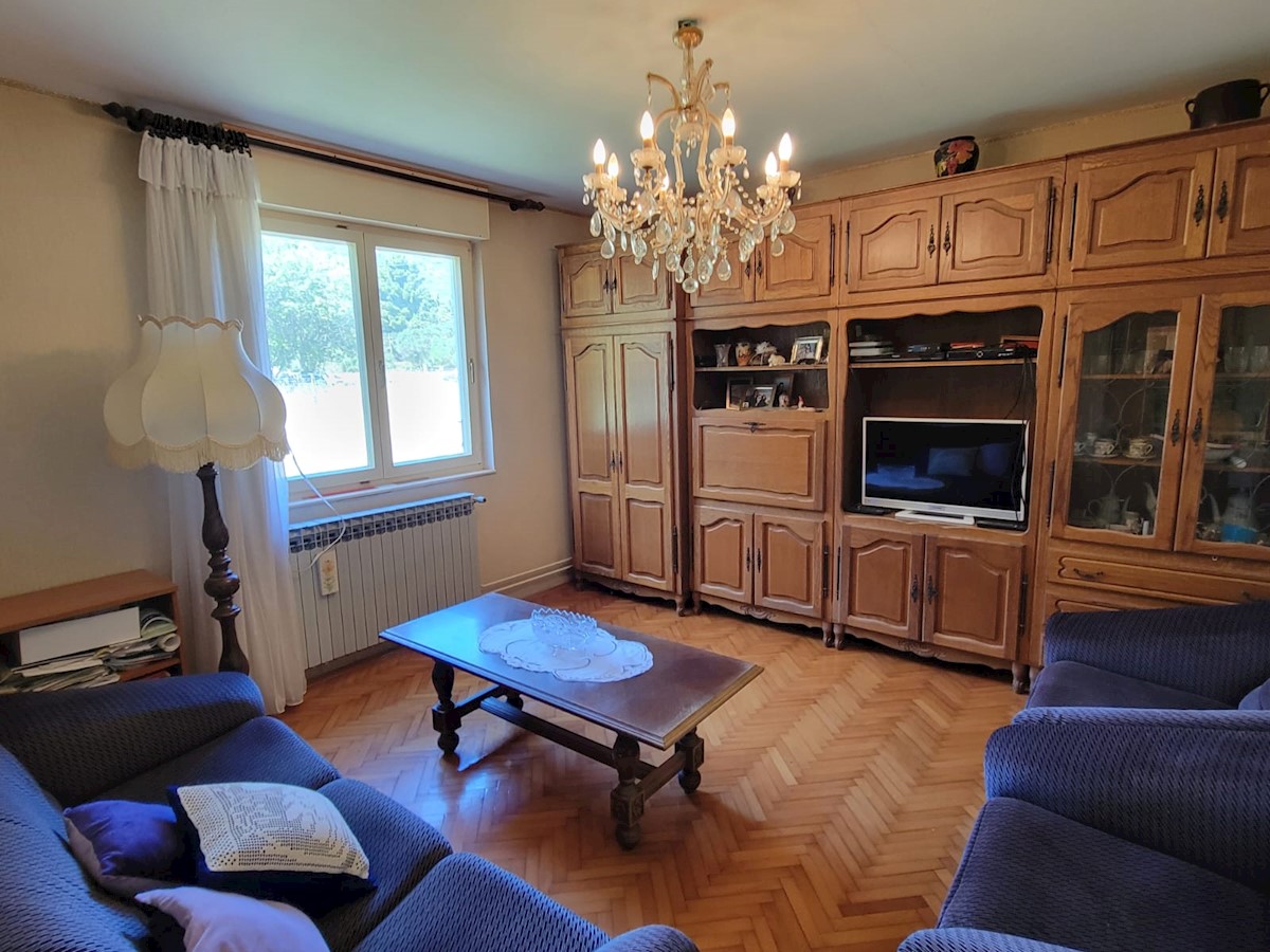 Nerezine - prodamo hišo z 2 apartmajema