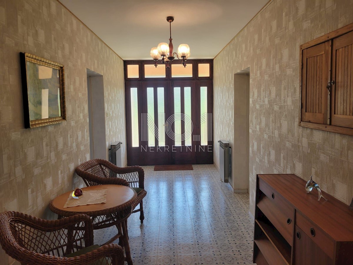 Nerezine - prodamo hišo z 2 apartmajema