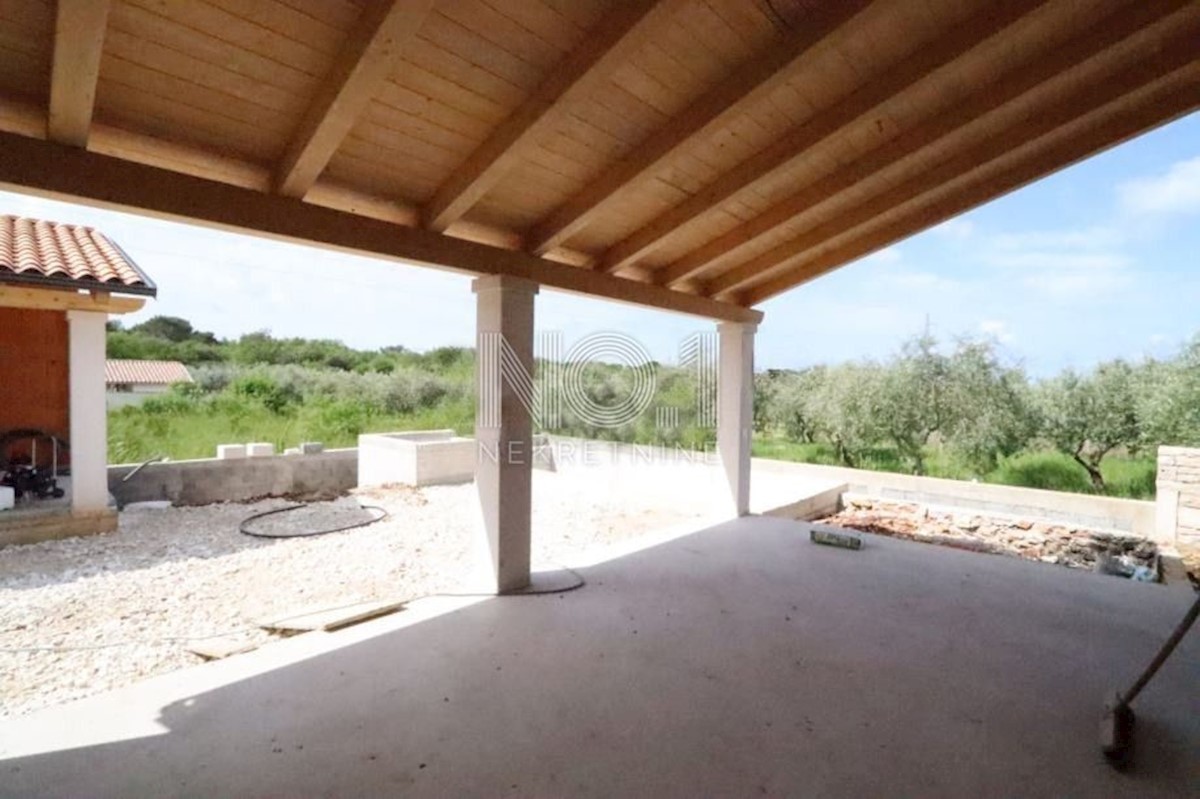 Galižana - prodamo vilo z bazenom na mirni lokaciji