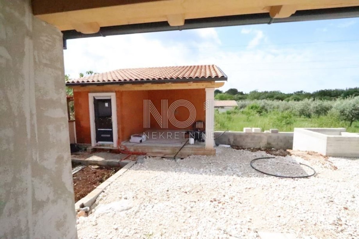 Galižana - prodamo vilo z bazenom na mirni lokaciji