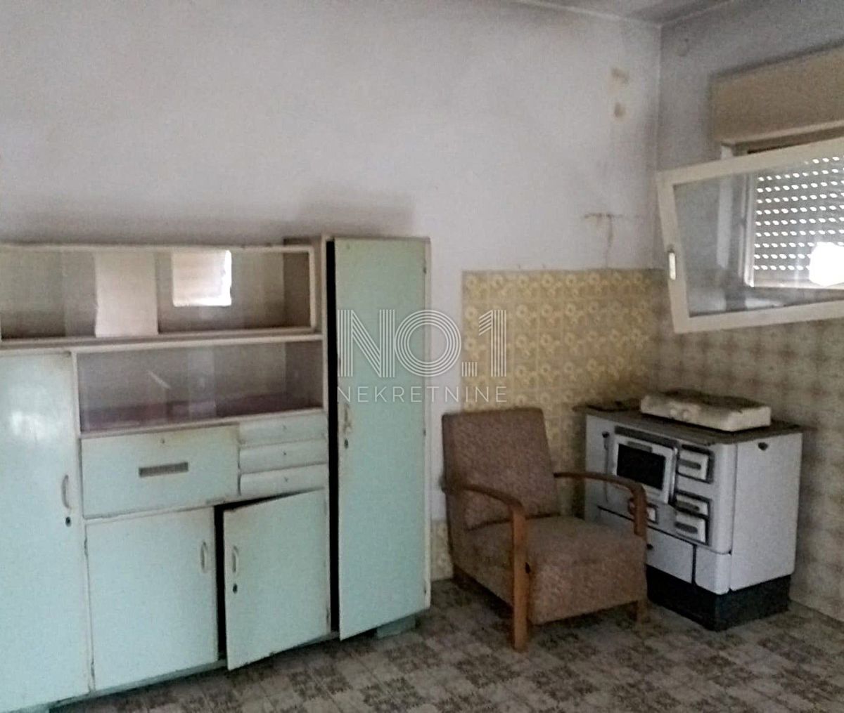 Svilno - Stanovanje za Adaptacijo v Bližini Kompleksa JGL