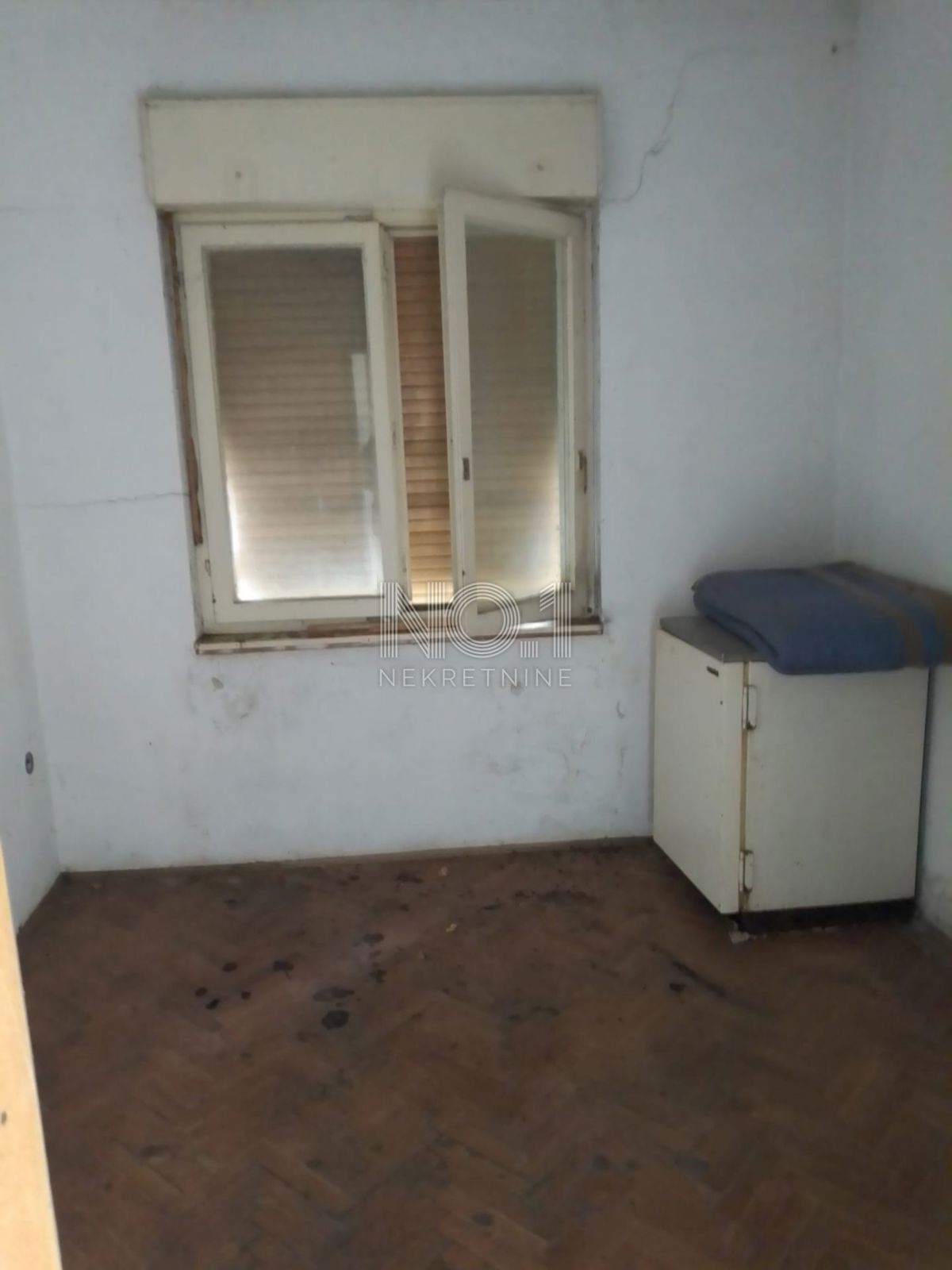 Svilno - Stanovanje za Adaptacijo v Bližini Kompleksa JGL