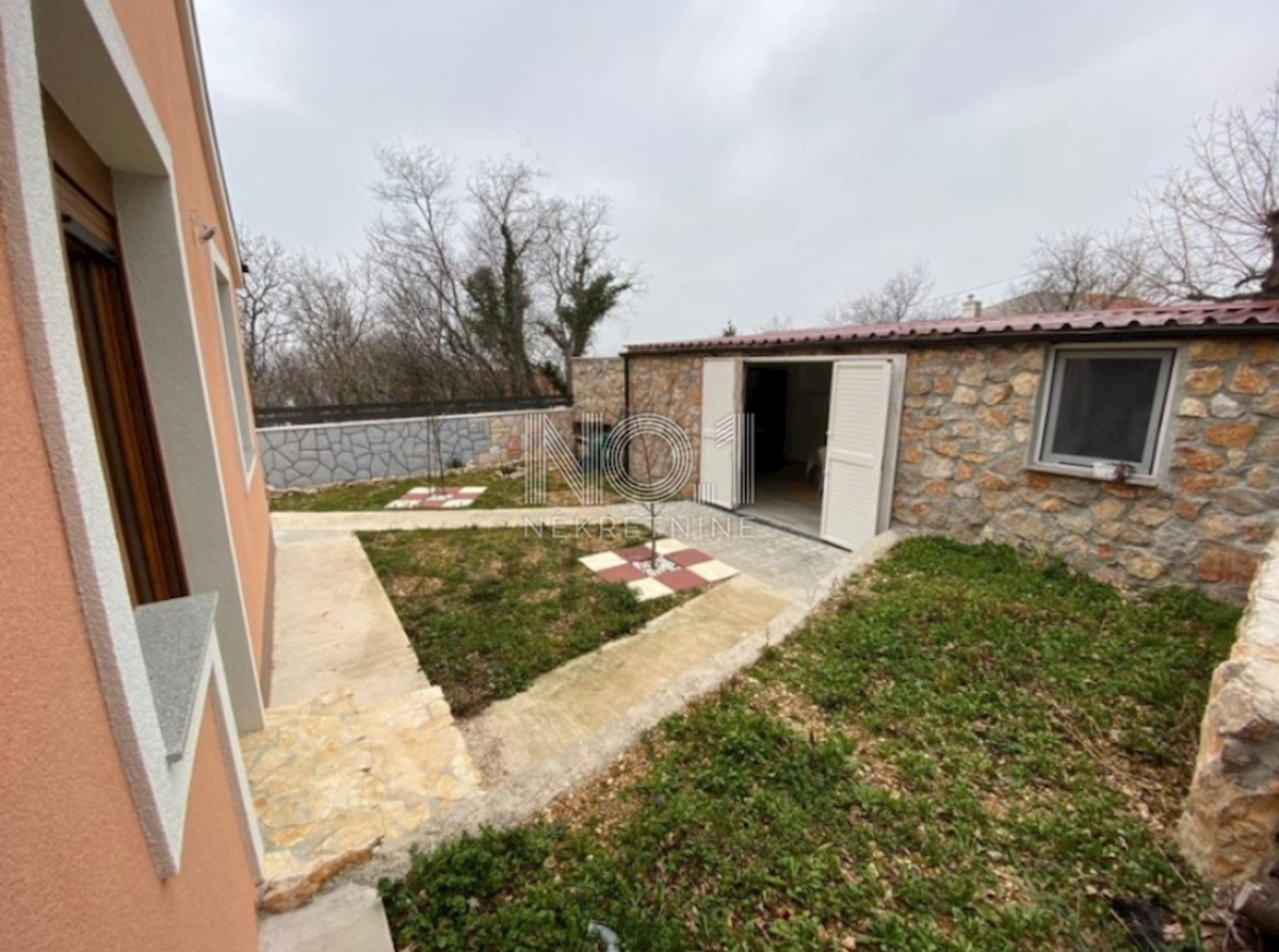Jadranovo - prodaja hiše z vrtno hišo