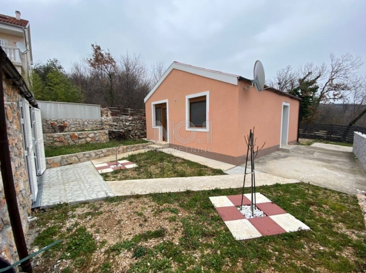 Jadranovo - prodaja hiše z vrtno hišo
