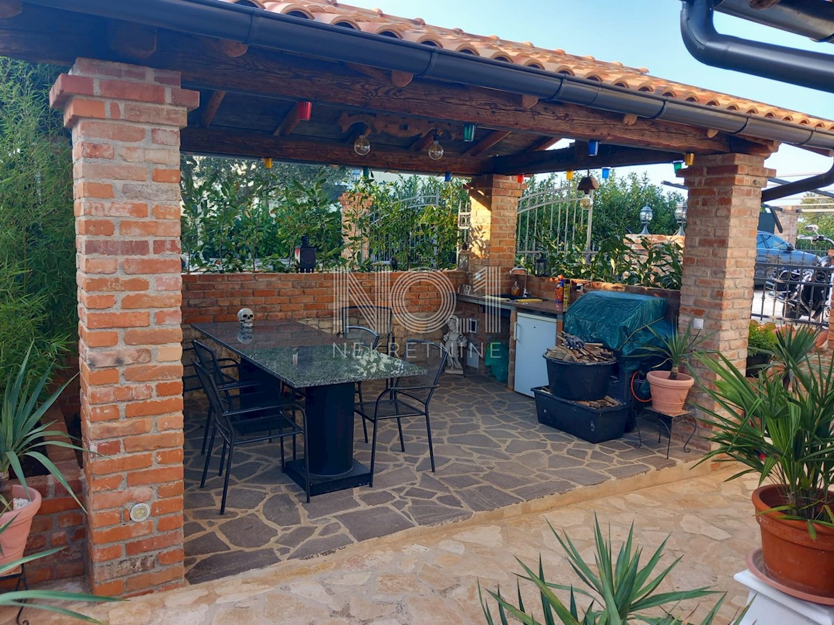 Okolica Poreča - prodamo hišo s 3 apartmaji