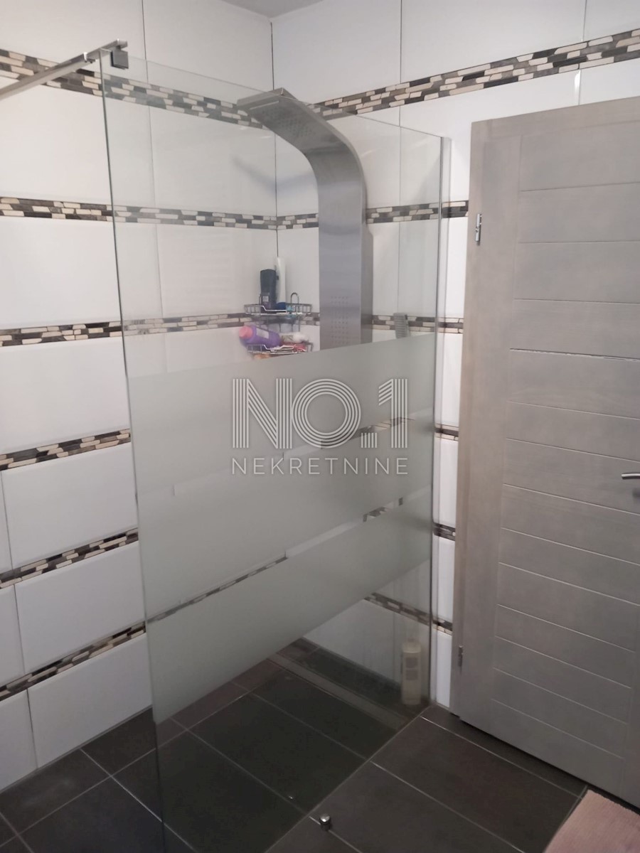 Okolica Poreča - prodamo hišo s 3 apartmaji